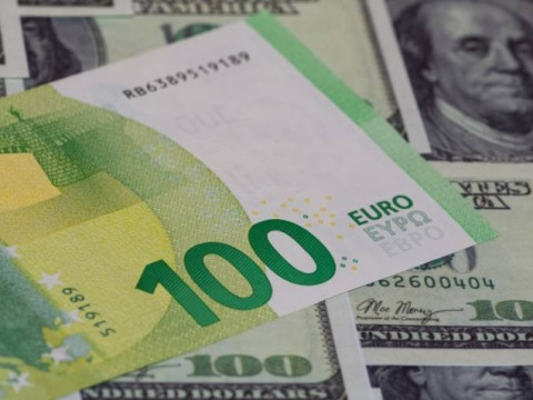اليورو يتراجع خلال تعاملات اليوم مقابل العملات الأخرى