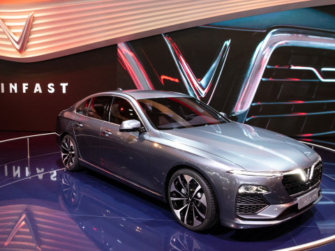 شركة VinFast المصنعة للسيارات الكهربائية تفكر في تقديم عروض ترويجية استجابةً لتخفيضات أسعار تسلا