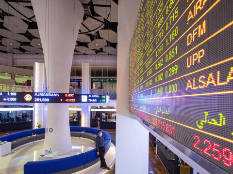 صعود سوق "دبي" بـ 0.3% و"أبوظبي" يتراجع بـ 0.8%