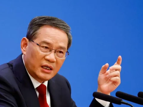 رئيس مجلس الدولة الصيني يشير إلى التزام الصين بالانفتاح الاقتصادي والإصلاحات