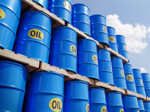 أسعار النفط تتراجع مع زيادة مخاوف الطلب والتركيز على بيانات التضخم في الولايات المتحدة