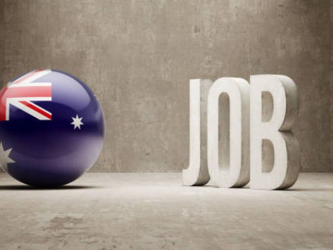 الوظائف في أستراليا تنتعش بما يتخطى التوقعات في يونيو ولكن البطالة تظل مرتفعة