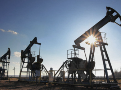 النفط ينخفض عقب زيادة مخزونات الخام المحلية