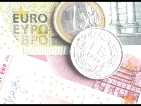 تراجع اليورو متأثرا بمؤشرات مدير المشتريات الالماني و الاسباني