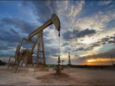 زيادة اسعار النفط بالرغم من توقعات زيادة الامدادات العام القادم
