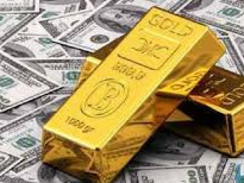 الذهب يرتفع مع تراجع الدولار لكنه يتجه صوب أول خسارة أسبوعية في ستة أسابيع