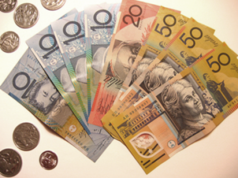 الدولار الأسترالي ينخفض مع عزوف المستثمرين عن المخاطرة