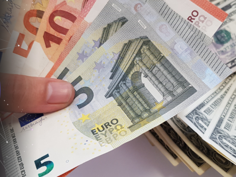ارتداد العملة الموحدة اليورو من المستوى الأعلى لها في 3 أسابيع أمام الدولار الأمريكي