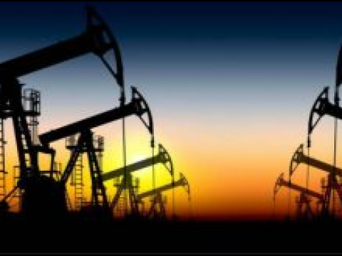 استقرار اسعار النفط مع ارتفاع الانتاج الامريكي