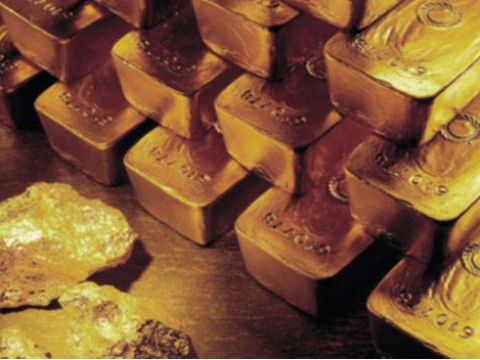 الذهب يسجل ارتفاعاً وسط تراجع الدولار ولجوء المستثمرين للمعدن