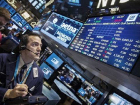 الأسهم الأمريكية تنخفض وسط  ترقب الأسواق رئيس مجلس الفدرالي