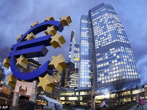 اليورو يرتفع وسط تباطؤ التحفيز النقدي