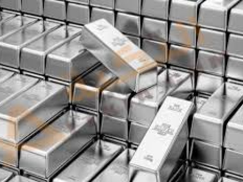 ارتداد العقود الآجلة لأسعار الفضة من الأدنى لها في عامين ونصف مع انخفاض مؤشر الدولار لأول مرة في ستة جلسات