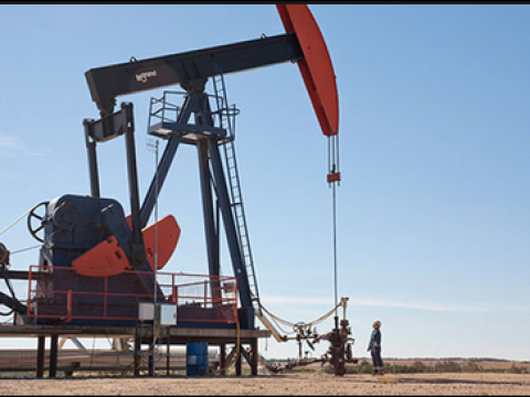 انخفاض سعر النفط بالرغم من زيادة منصات الحفر