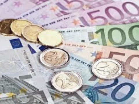 اليورو يستقر في مقابل الدولار في السوق الأوروبية