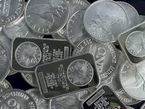 الفضة تبتعد عن أدنى مستوياتها في 10 أسابيع مع تراجع الدولار