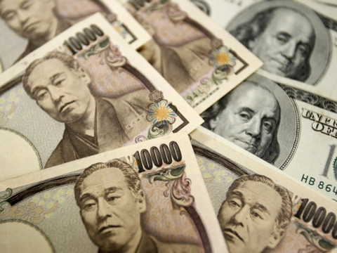 الدولار الأمريكي يستأنف التراجع من المستوى الأعلى في شهرين أمام الين الياباني