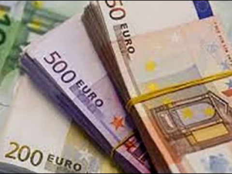 استقرار سعر اليورو و الذهب قبل التصويت على قانون الضرائب