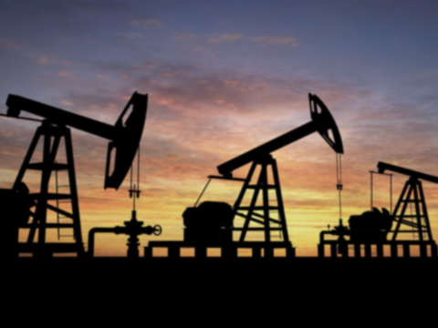 النفط يتراجع متأثراً بزيادة مخزونات الخام الأمريكية