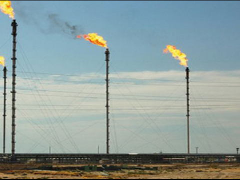 النفط الخام يجد الدعم من التوترات في الشرق الأوسط وتراجع المخزونات الأمريكية