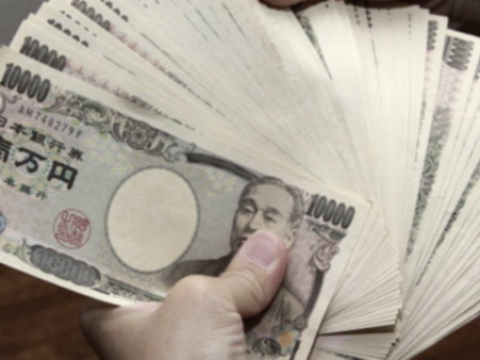 الين الياباني يشهد حالة من التذبذب بالرغم من ضعف الدولار