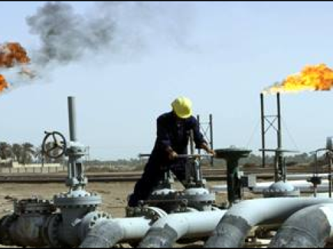 النفط يعوض خسائره بسبب اغلاق خط انابيب بحر الشمال