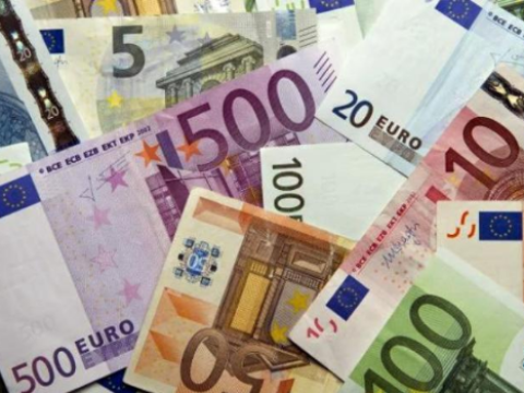 استقرار سلبي للعملة الموحدة اليورو لأول مرة في ثلاثة جلسات أمام الدولار الأمريكي