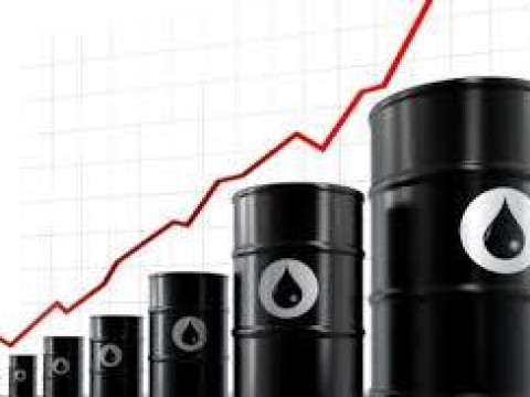 تراجع أسعار النفط بأكثر من الواحد مع ارتفاع مؤشر الدولار الأمريكي في مطلع تداولات النصف الثاني من هذا العام