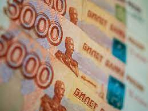 الروبل الروسي يتراجع أمام الدولار واليورو لأدنى مستوي منذ أبريل 2022