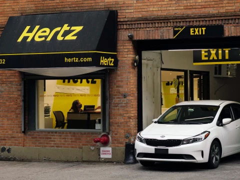 شركة هيرتز تفوق توقعات الأرباح المتوقعة بفضل الطلب القوي على تأجير السيارات