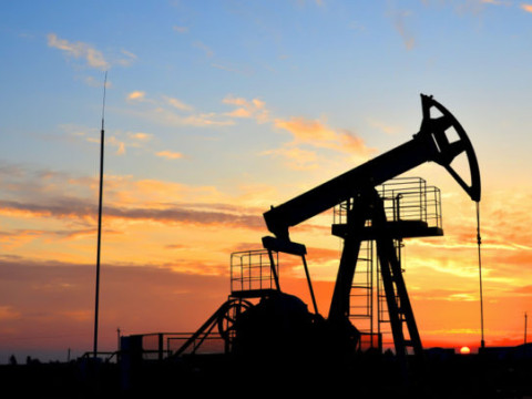 أسعار النفط ترتفع يوم الخميس في انتظار بيانات إدارة معلومات الطاقة الأمريكي
