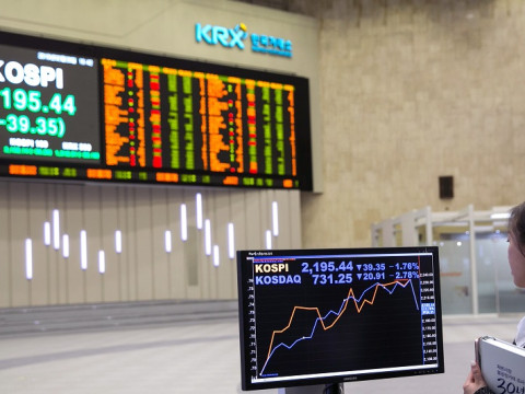 أسهم بنك كوريا الجنوبية تتراجع يوم الخميس وسط حملة سياسية من أجل تقاسم الأرباح