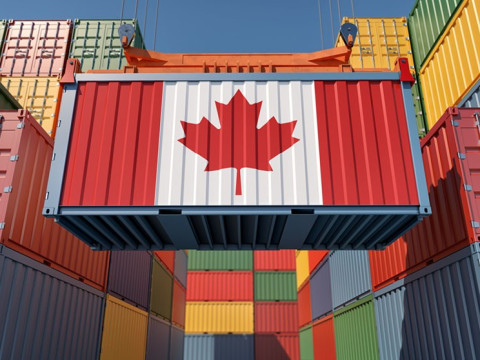 كندا تسجل فائضًا تجاريًا غير متوقع في أغسطس مع ارتفاع الصادرات على الذهب والنفط الخام