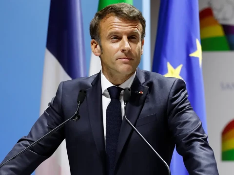 الرئيس الفرنسي يتوعد بالرد على قانون خفض الضرائب الأمريكي