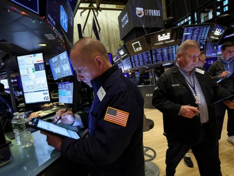 الأسهم الأمريكية تسجل تبايناً في الأداء.. و"داو جونز" يتراجع