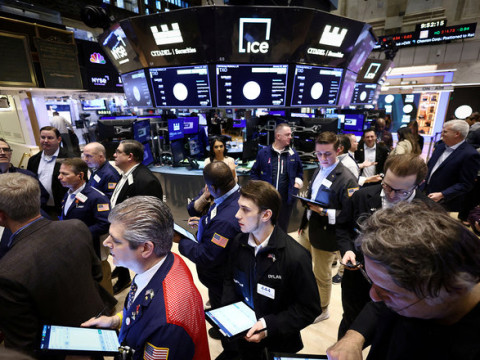 ارتفاع الأسهم الأمريكية مع بداية جلسة الأربعاء.. والأسواق تترقب كلمة "باول" اليوم