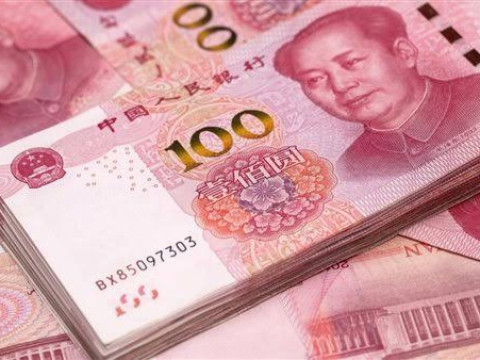 اليوان الصيني يتراجع أمام الدولار على الرغم من علامات التعافي الاقتصادي
