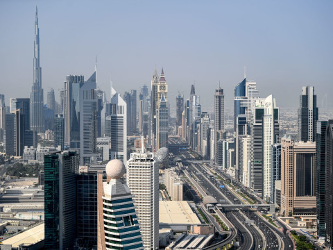 اقتصاد الإمارات غير النفطي ينمو في نوفمبر بأبطأ وتيرة منذ مطلع 2022