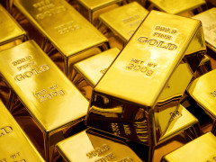 أسعار الذهب تتراجع أقل بمقدار دولار مع ارتفاع عائدات الخزانة الأمريكية