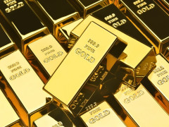أسعار الذهب تصعد مع هبوط الدولار عن ذروة ستة أشهر لكن التوقعات تظل قاتمة