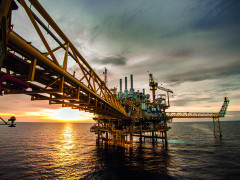 أسعار النفط تواصل الانخفاض مع ارتفاع مخاوف الطلب بسبب توترات الوضع في الشرق الأوسط