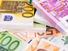 اليورو يواصل تراجعه من المستوى الأعلى في 3 أعوام أمام الدولار الأمريكي