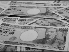 الين الياباني يتراجع إلى أقل مستوياته في مقابل الدولار