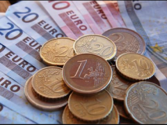تباين اسعار اليورو و الذهب يحافظ على مستواه