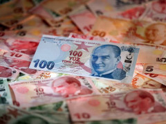 Turkish Lira Falls against Dollar after Steep Interest Rate Hike