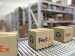 شركة FedEx تخفض صافي أرباحها بنسبة 27٪ في الربع المالي الأول