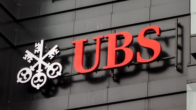 بنك UBS يتخطى التقديرات مع أول ربح فصلي له منذ استحواذ Credit Suisse