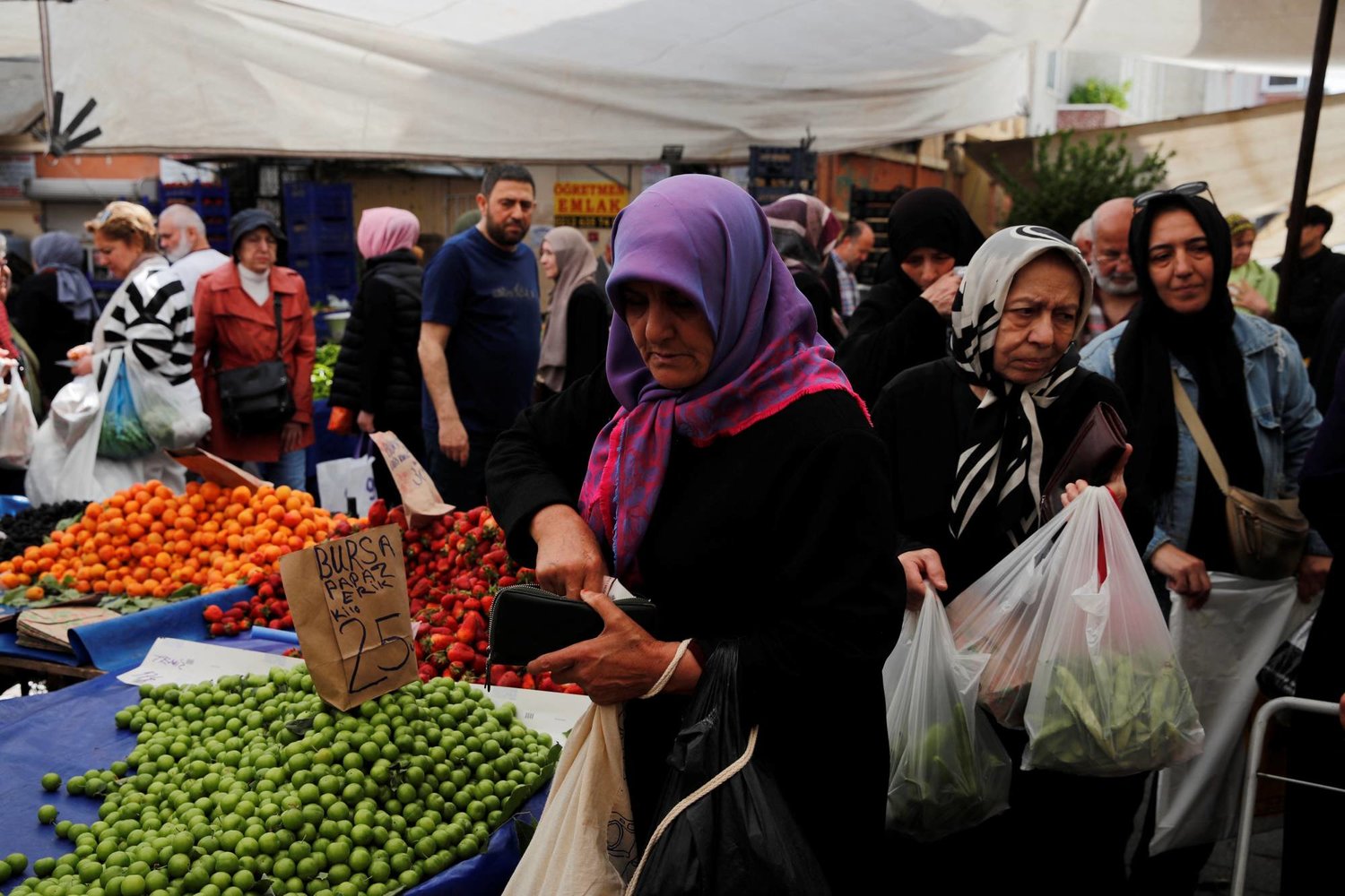 التضخم السنوي في تركيا يتراجع خلال مايو لأدنى مستوى في عام ونصف