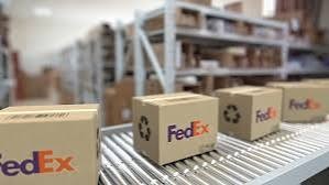 شركة FedEx تخفض صافي أرباحها بنسبة 27٪ في الربع المالي الأول