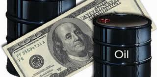 النفط يواصل الانخفاض بفعل قوة الدولار وارتفاع الإنتاج الأمريكي